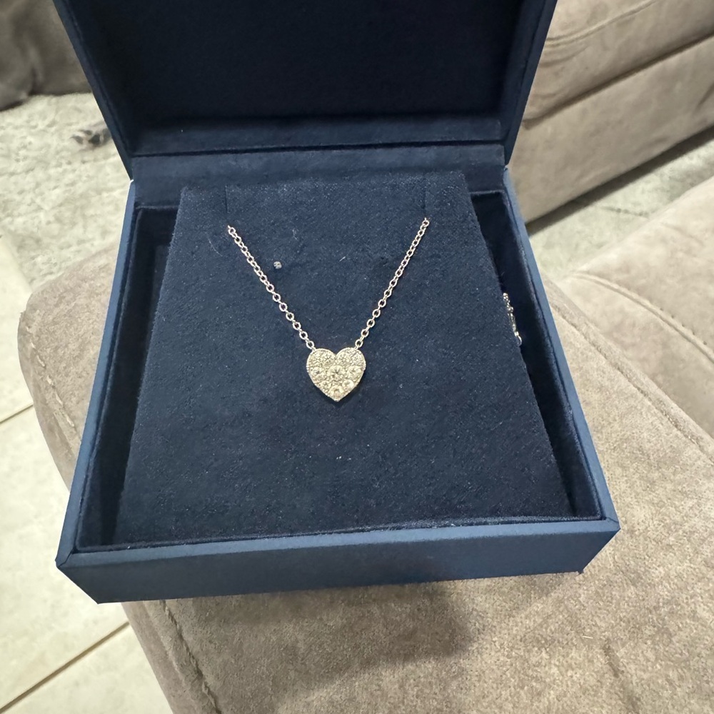 14k white gold diamond Heart necklace